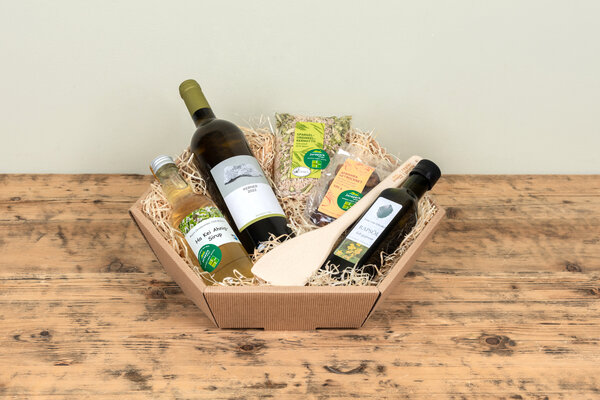 2024-03_geschenkkorb_sattmacher-set-mit-wein_emotional